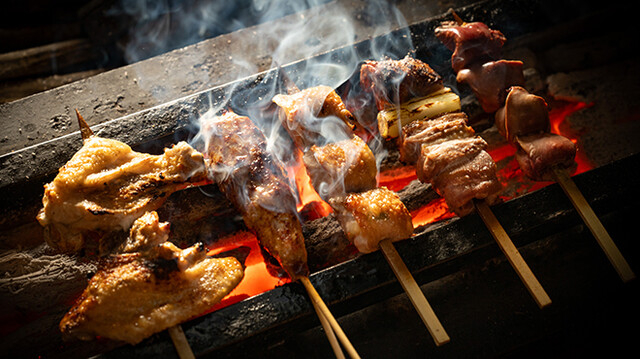 強火の紀州備長炭で焼き上げます