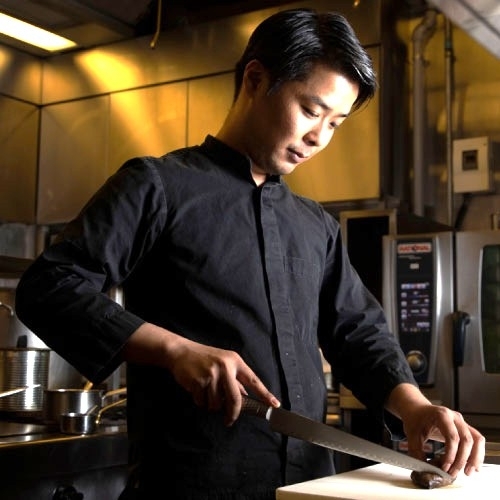 アルカナ東京 料理長：　飯野昭人