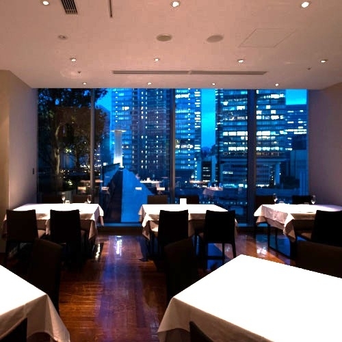 丸の内の夜景を一望できるロケーション