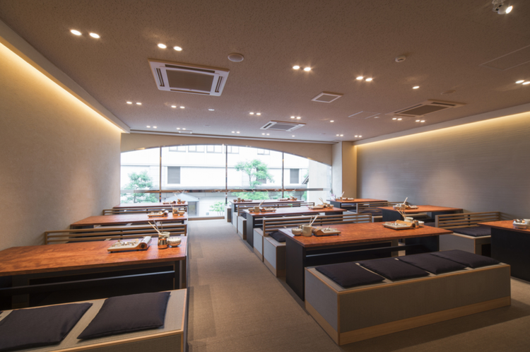 広々とした総130席のお店は2階建て◎