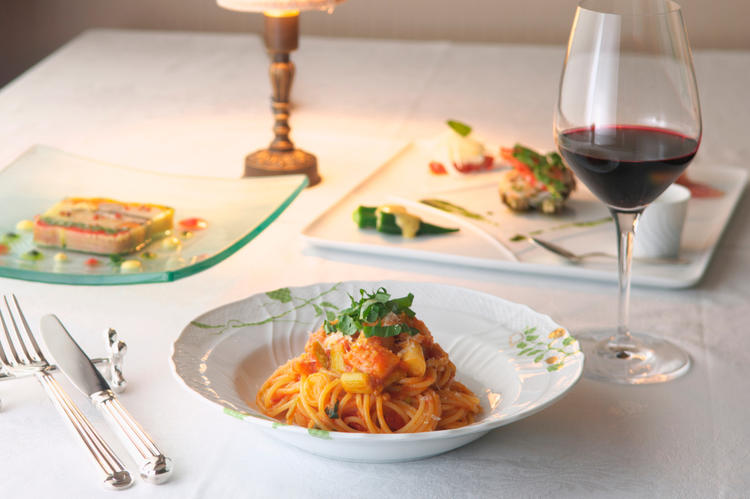 コース料理を提供しています。