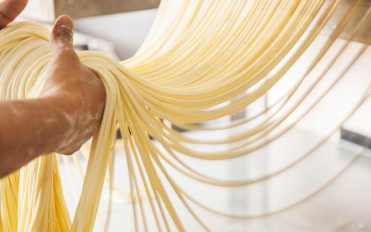 国内外から多くのお客さまが来店する人気店