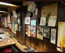 レトロで温かい雰囲気の店内