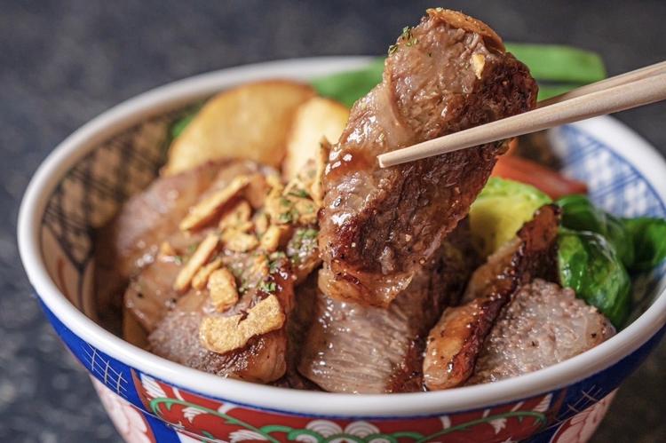 九州の和牛を中心に様々な逸食材を使用