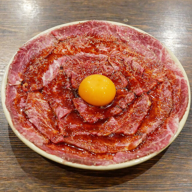 看板メニューの“ハラミユッケ”です☆