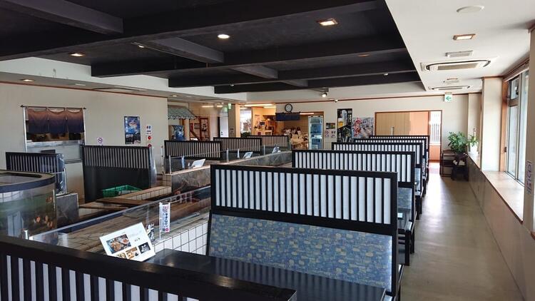 ダイナミックな生け簀が当店のシンボル