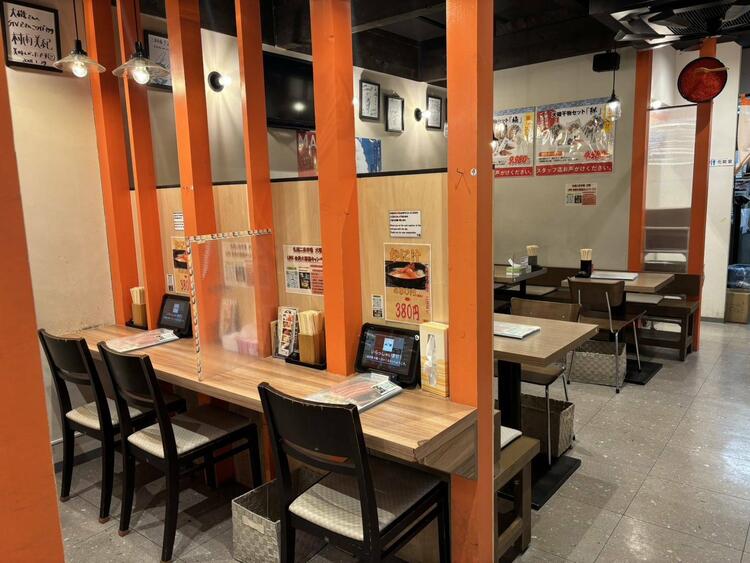 カウンター席も完備！