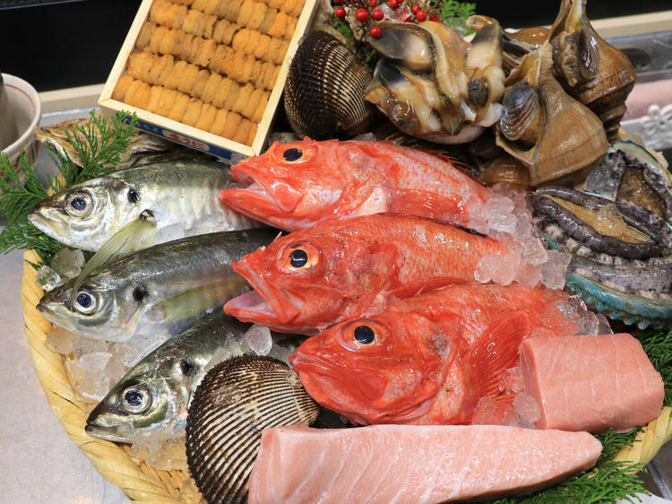 北海道の食材を中心に全国各地から