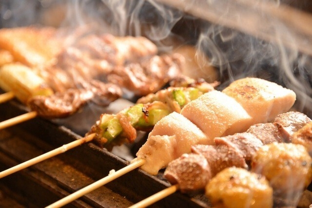 素材にとことんこだわる焼き鳥が自慢◎