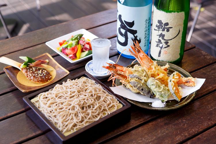 選りすぐりのお酒と自家製手打蕎麦！