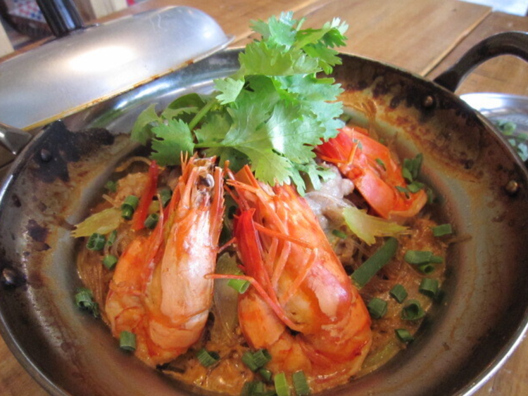 辛みを抑えたマイルドなタイ料理を提供