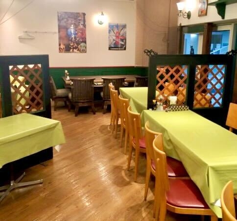 サラリーマンからファミリーまで幅広い客層