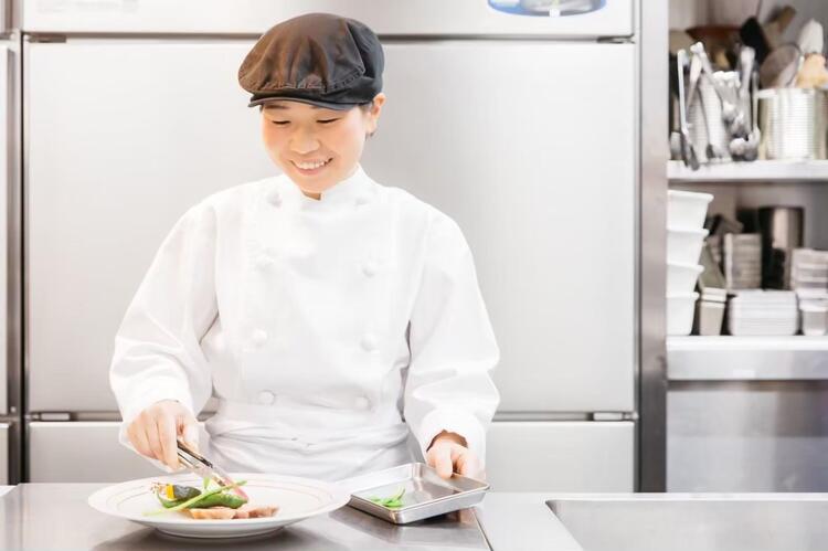 既存店では若い世代や女性も活躍しています