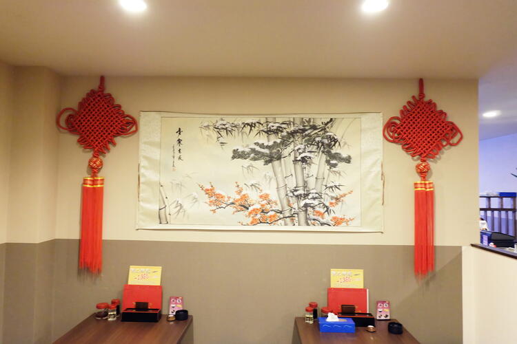 明るくて清潔感のある店内