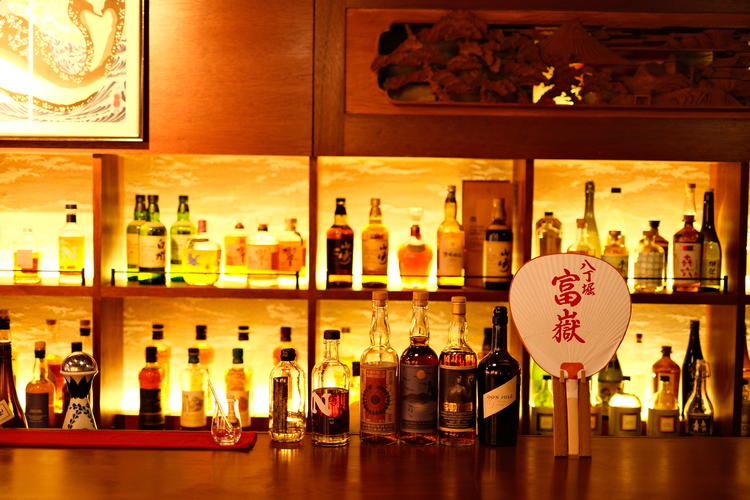 古民家をいかし和モダンでおしゃれな店内。