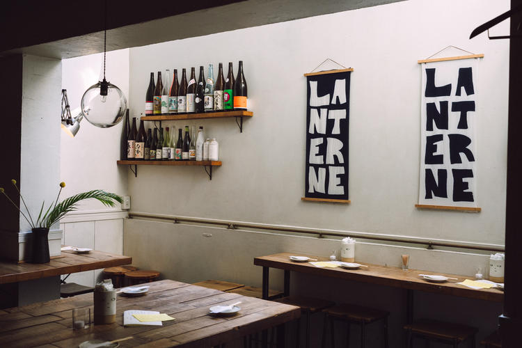 温かみのあるお洒落な店内