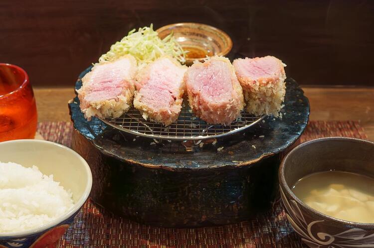 お昼は定食セットがメイン！