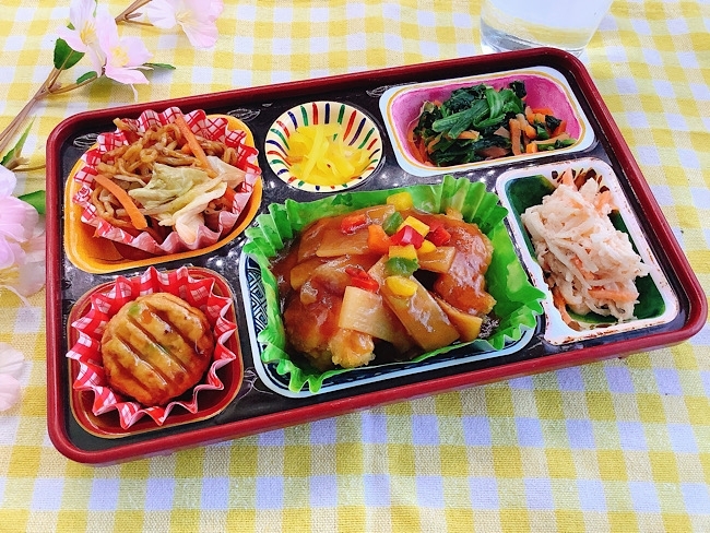 旬を盛り込む、彩りと栄養のごちそう弁当◎