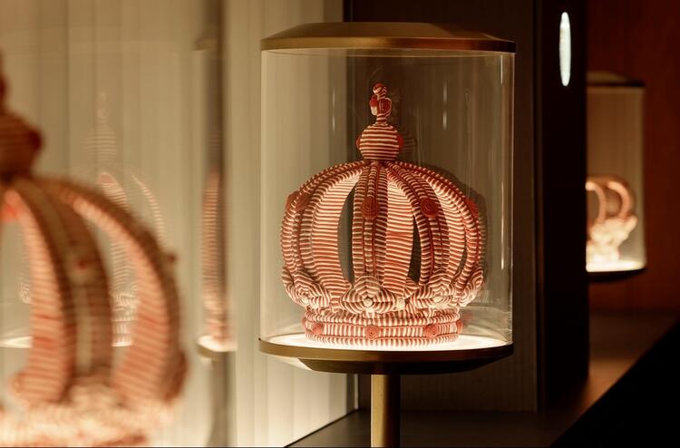 貴重なグラスや食器も扱っています