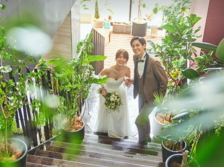 自然光降り注ぐ披露宴会場