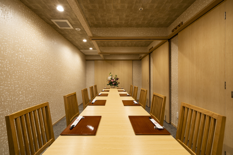 母体は5店舗を運営する安定企業◎