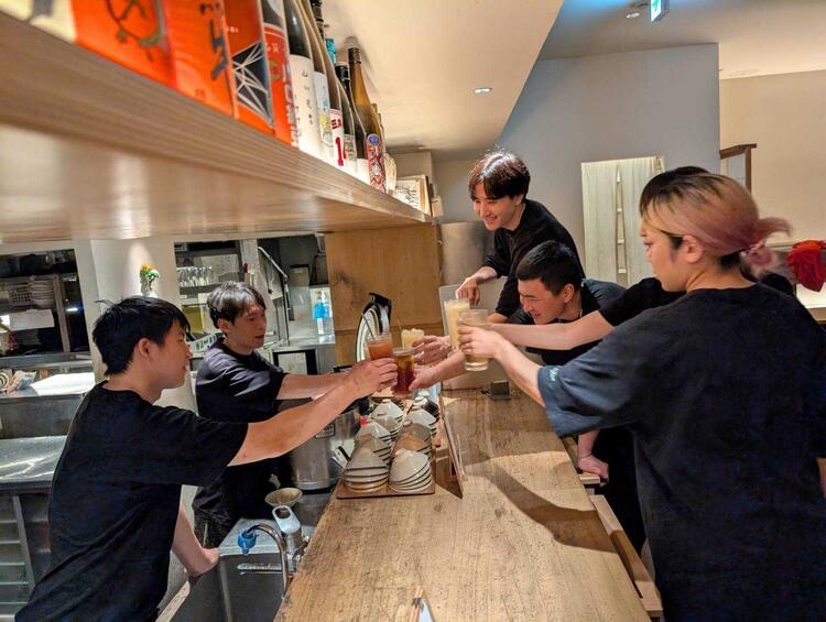 チームワーク抜群◎みんなで乾杯！