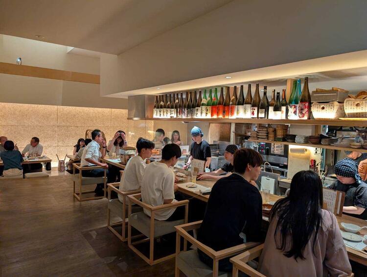 お客様との一体感、オープンキッチンで調理