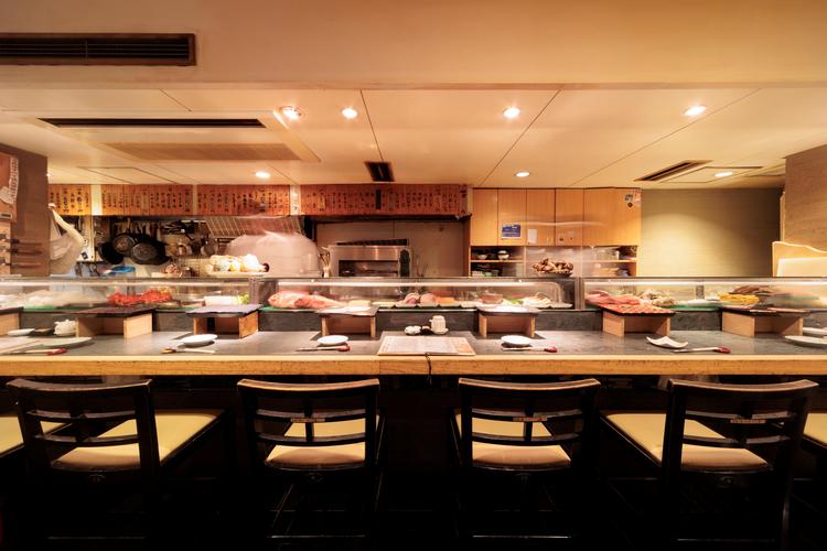 カウンター越しからお客様の笑顔を！