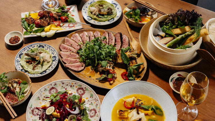 創作モダンアジアン料理とペアリングが特徴