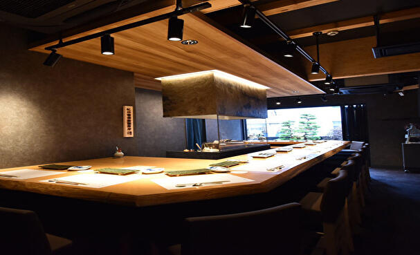 心斎橋とは思えないほど静かで上質な空間