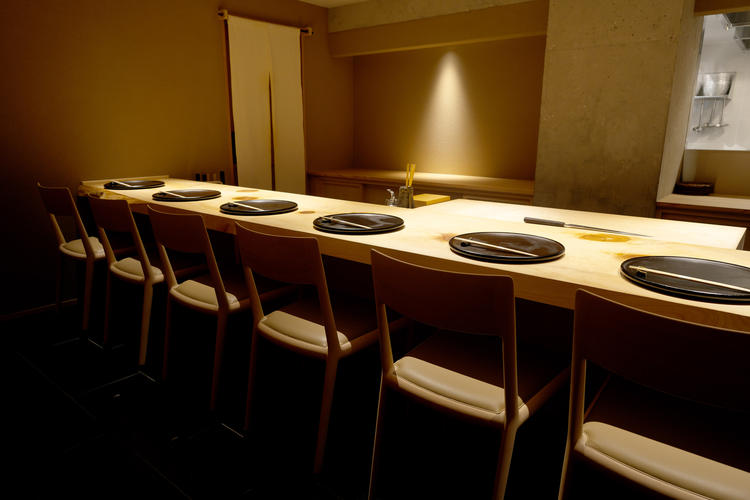 カウンター席６席　その他個室もございます