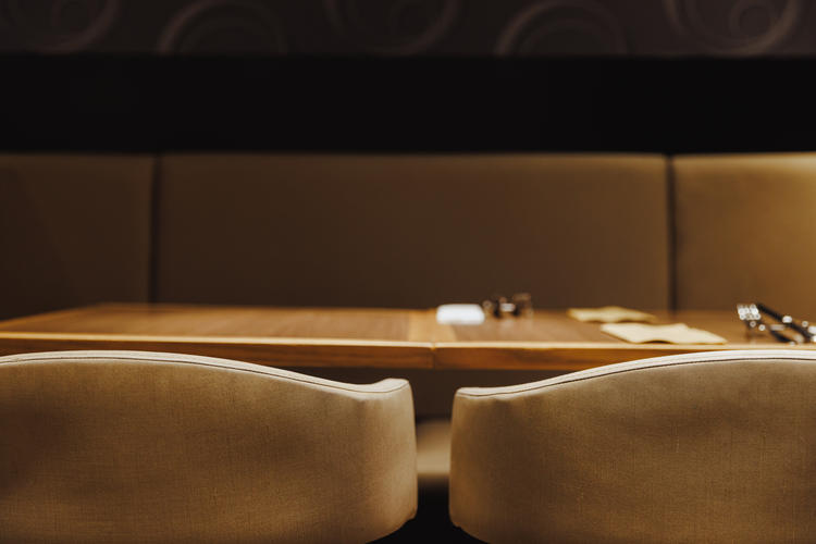 スタイリッシュな店内