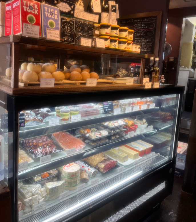 1階デリではパテ・テリーヌ他を製造販売