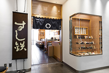 東京駅直結の好立地の江戸前鮨店です！