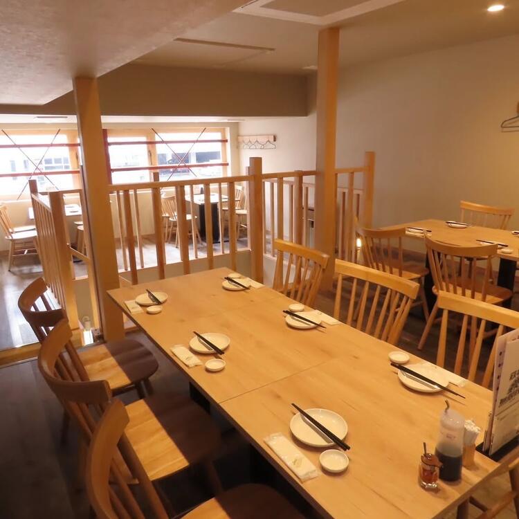 着席50席ほどの店内◎