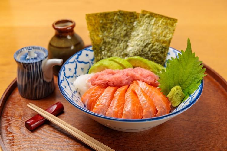 ⏩️定番・季節限定の海鮮丼をご提供予定