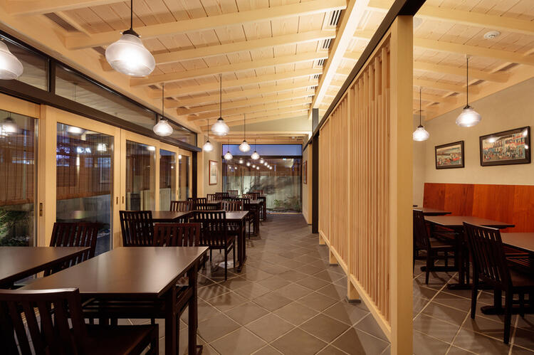 和の情緒あふれる店内