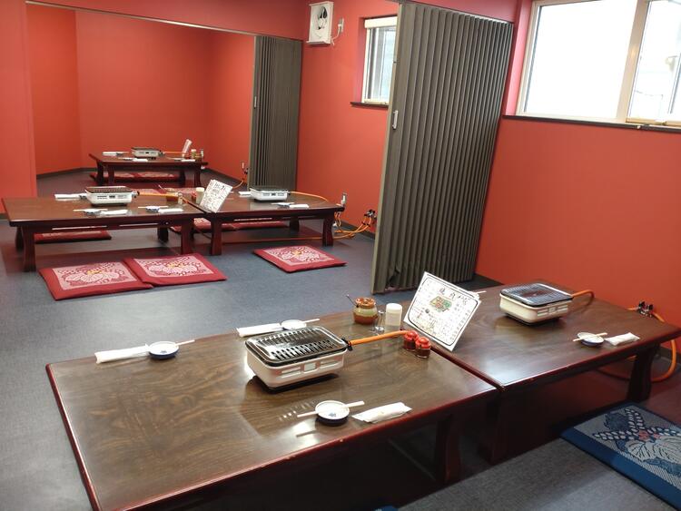 店内は炎の赤で統一！燃えろ！燃やせ！