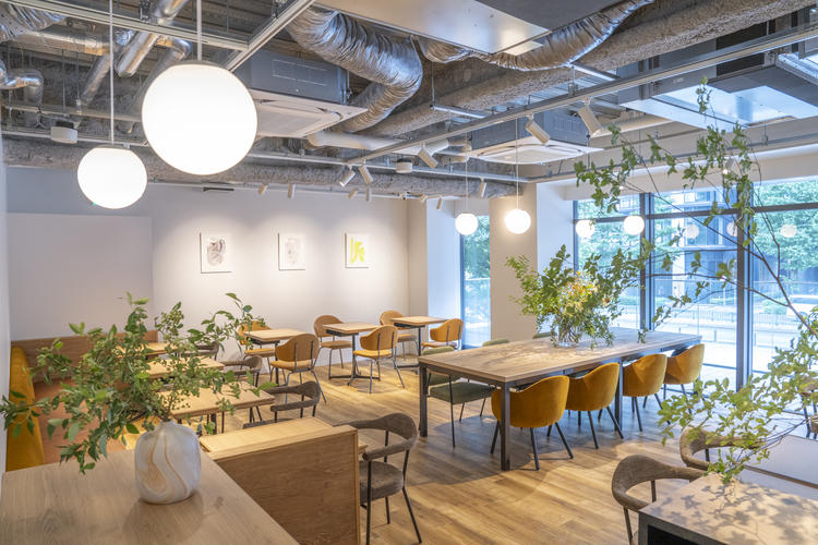 四季折々の植物に囲まれた空間