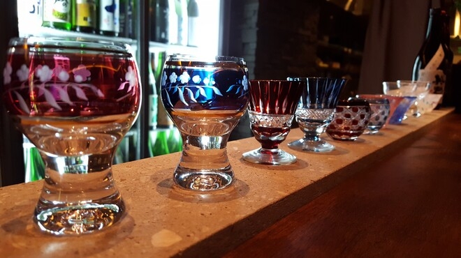 日本各地の地酒を多数用意※画像は既存店