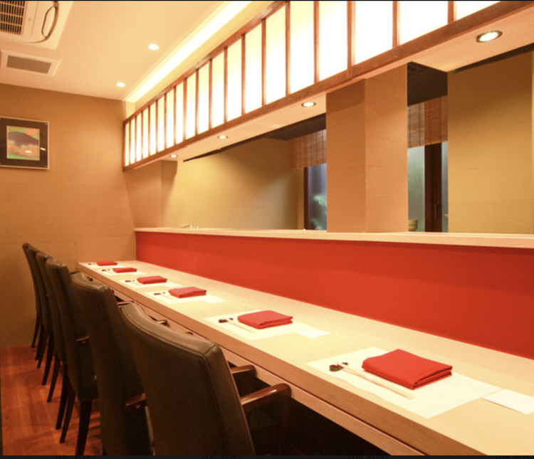 割烹スタイルの店舗デザイン