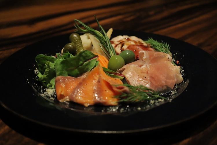 拘りのおつまみも学べます。