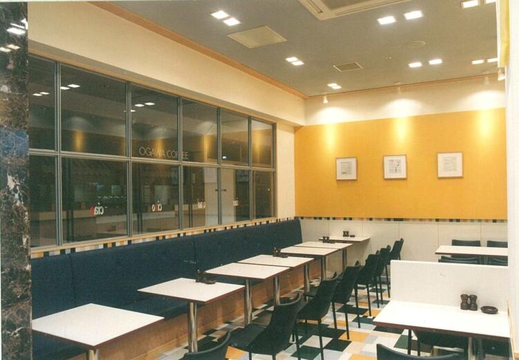 オシャレな喫茶店風の内装です◎