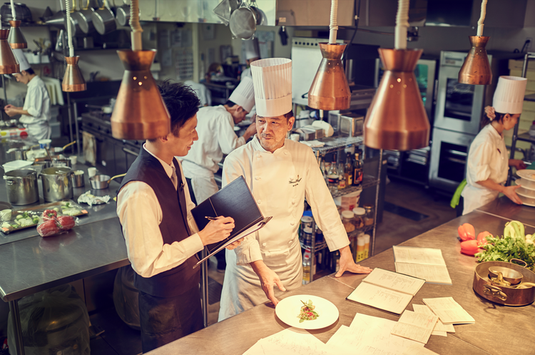 美食での特別なおもてなしを