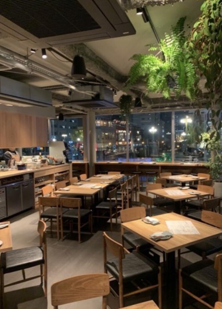 スタイリッシュな店内