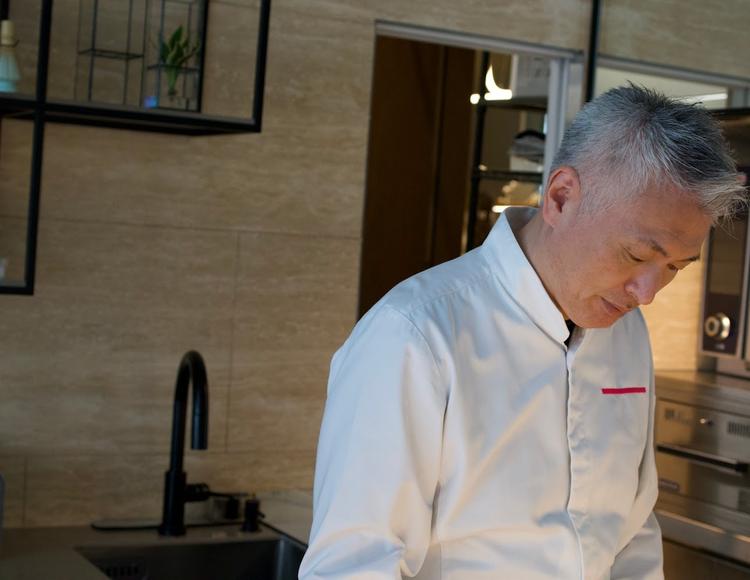 成田⼀世が手掛ける本格フレンチレストラン