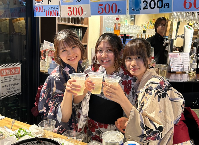 お祭りの時はみんなで浴衣着て仕事しました