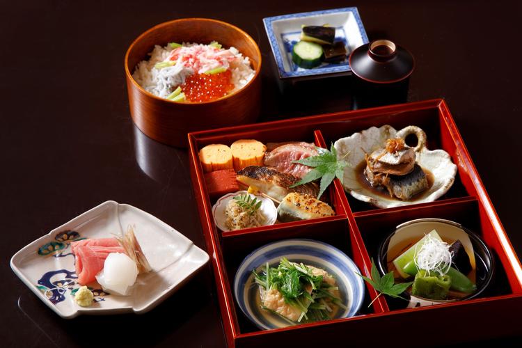ランチはおばんざいや松花堂をご提供