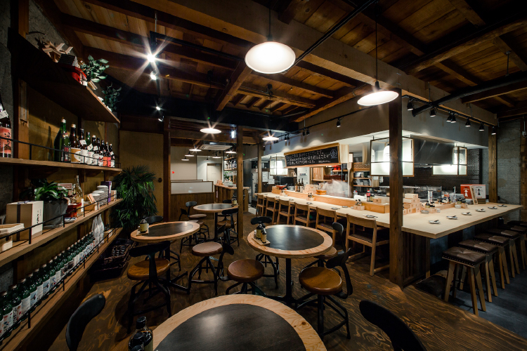 常連様から大宴会まで対応できる店内