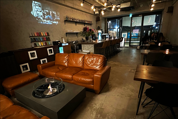 暖炉やプロジェクター完備で、オシャレ空間